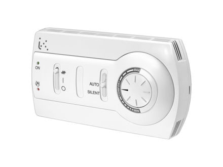 Room controllers for 2 or 4 pipe system with automatic motor speed and season changeover